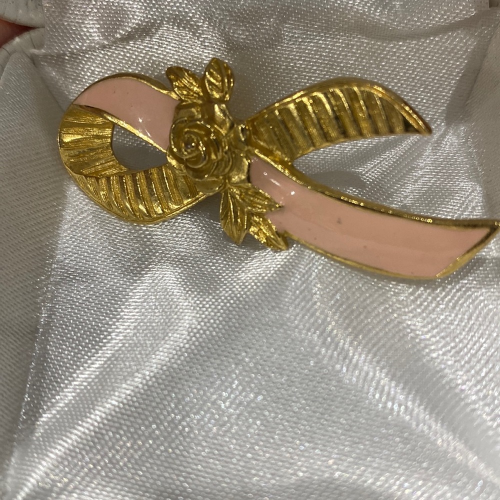 Avon Breast Cancer Ribbon Lapel Pin Brooch Pink